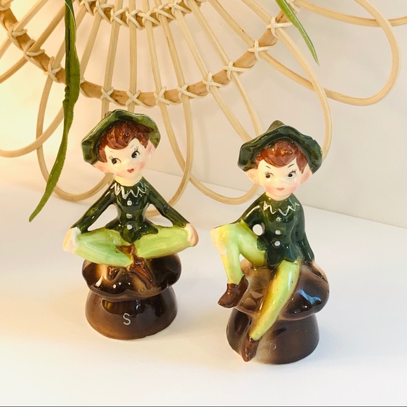 Vintage Enesco Brown Sugar and Salt and Pepper set
